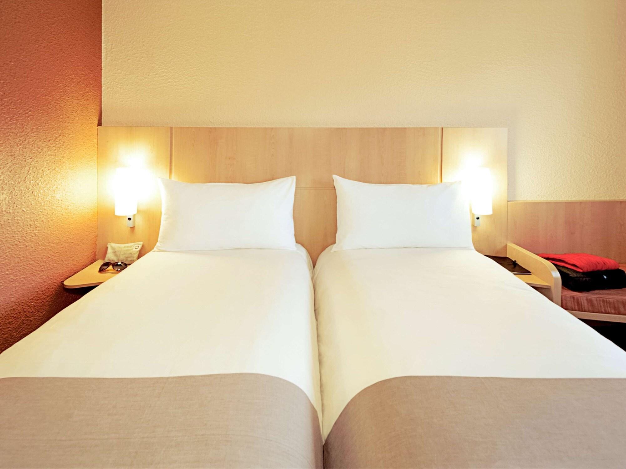 Ibis Marne la Vallée Noisy Extérieur photo